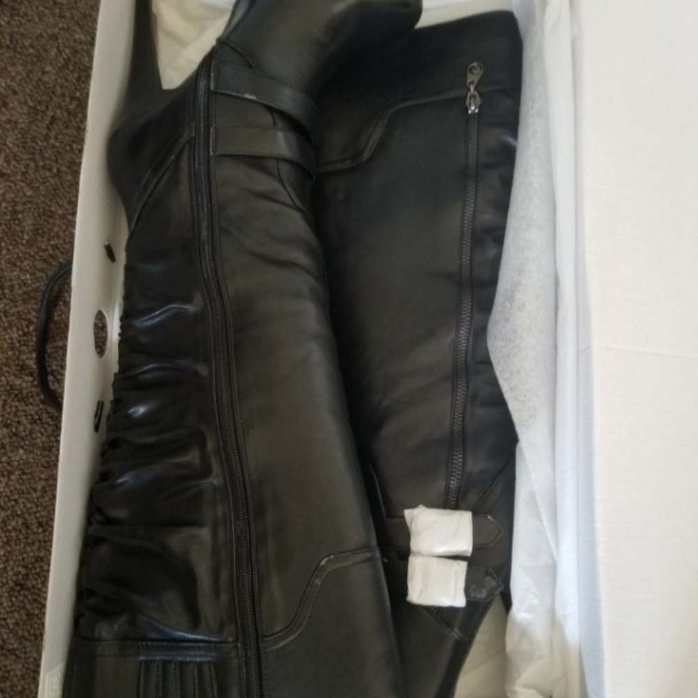 Boots - Picture 3 of 5
